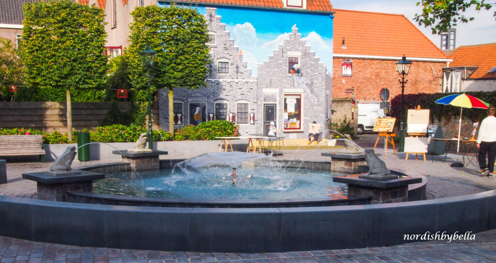 Ein Froschbrunnen in Zierikzee