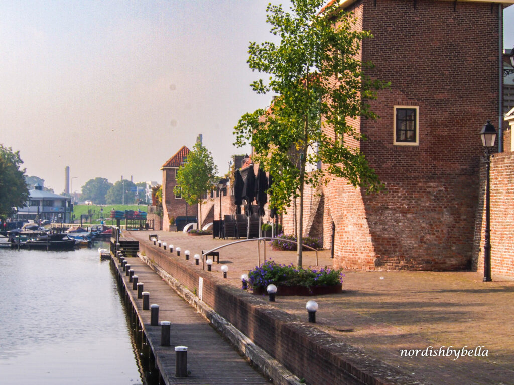 Promenade in Leerdam an dem Fluss Linge