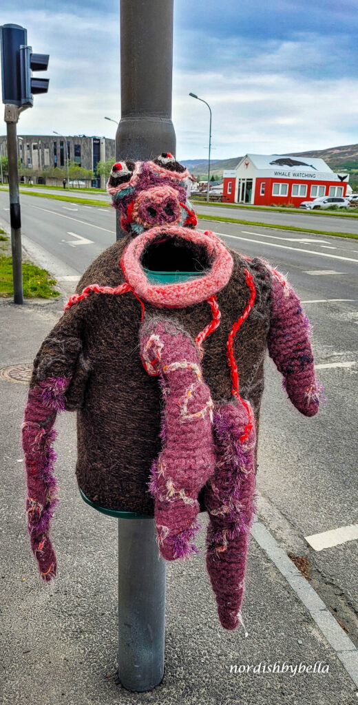 Bestrickter Mülleimer