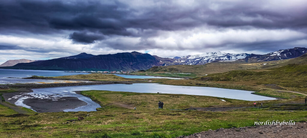 Blick auf den Fjord Grundarfjörður und den gleichnamigen Ort