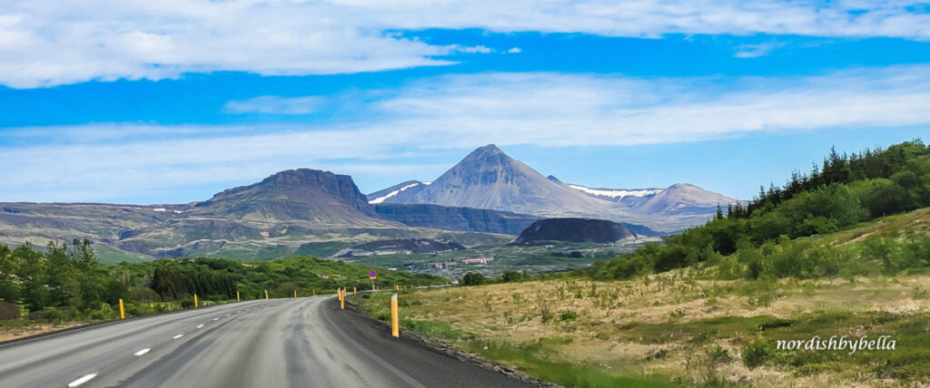 Blick auf den Vulkan Skarðsheiði