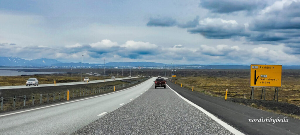 Lavalandschaft auf der Fahrt nach Reykjavik