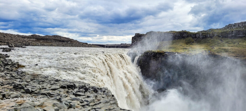 Am Rand des Dettifoss