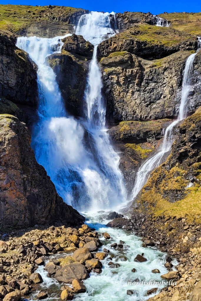 Rjúkandafoss, direkt von unten hoch fotografiert