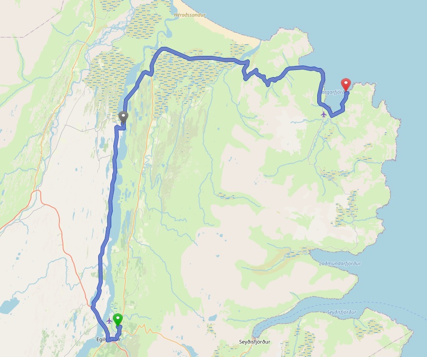 Karte, auf der die Wegstrecke von Egilsstaðir bis zur Insel Hafnarhólmi gezeichnet ist