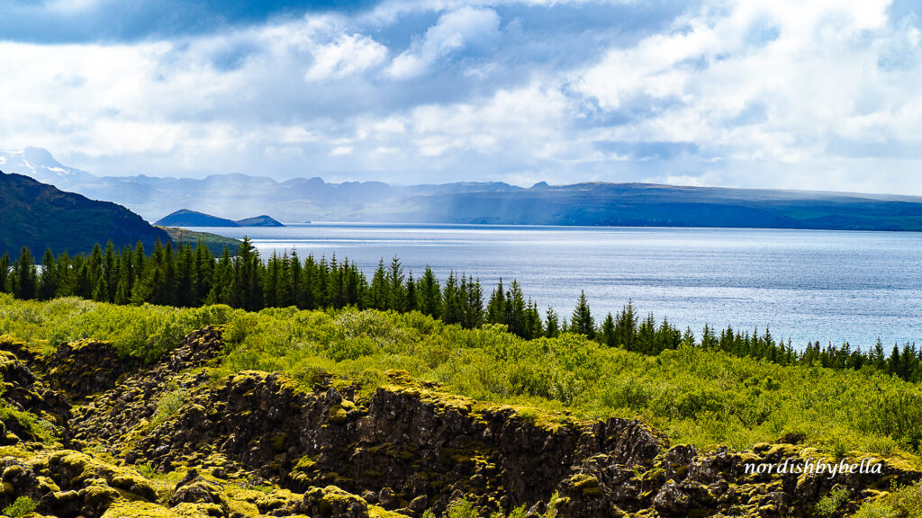 Der Goldene Kreis - Þingvellir Nationalpark mit dem Þingvallavatn ist eine der schönsten Sehenswürdigkeiten im Golden Circle